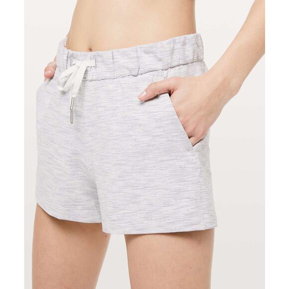 Lululemon On The Fly Short Gray “We Are From Space Nimbus Battleship” Size 8 - Picture 1 of 10